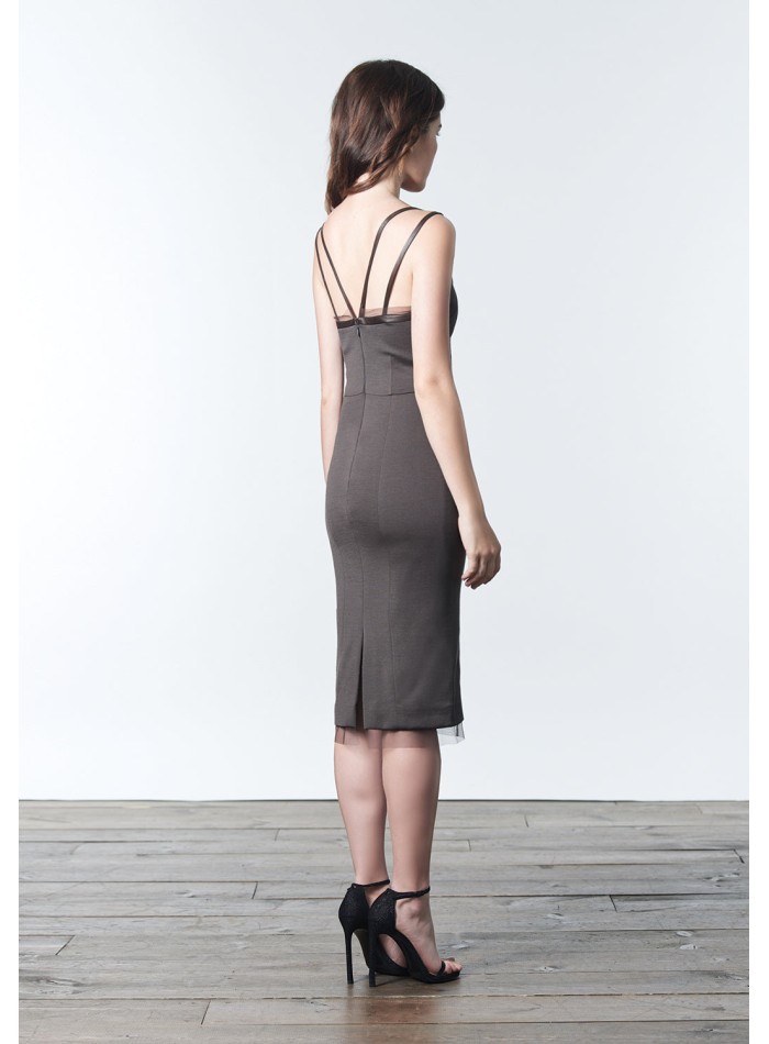 Vestido cóctel minimalista ajustado con...