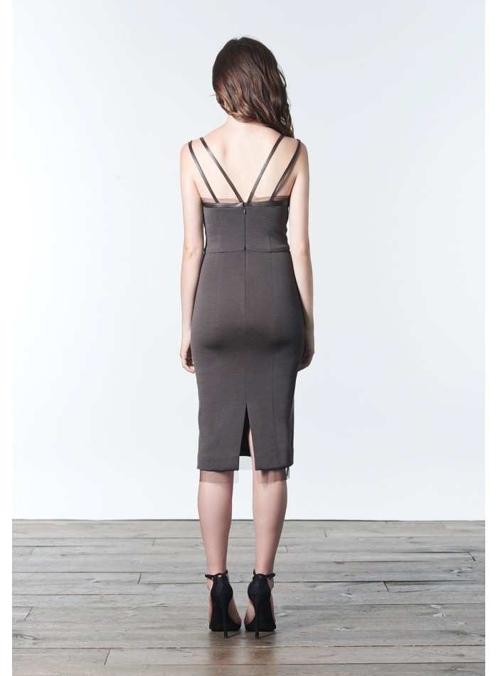 Vestido cóctel minimalista ajustado con...