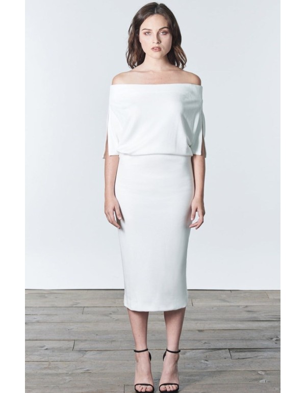 Vestido cóctel blanco de punto con escote bandeau