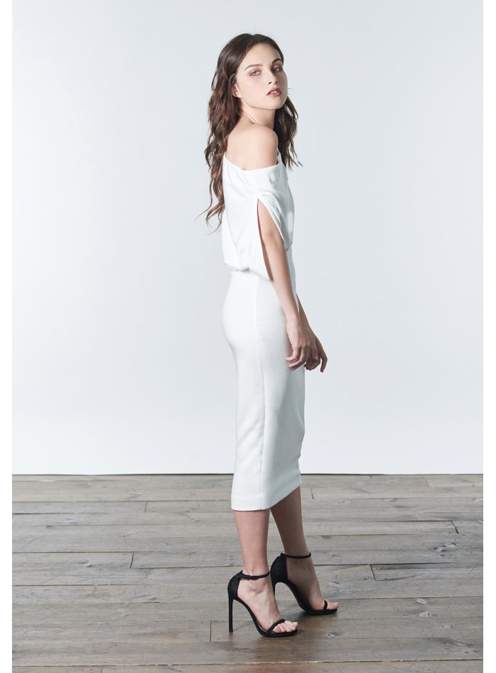Vestido cóctel blanco de punto con escote bandeau