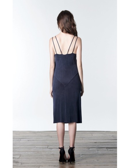Vestido midi con tirante doble y abertura lateral