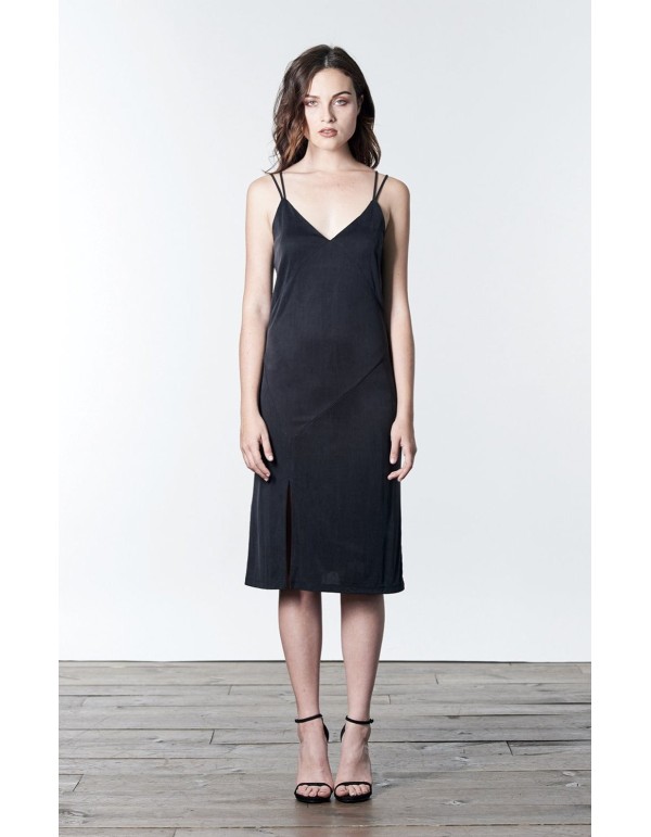 Robe midi noire avec double bretelle et fente latérale