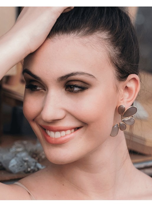 Pendientes en forma de flor con piedras naturales blancas - Stonehenge de Acus