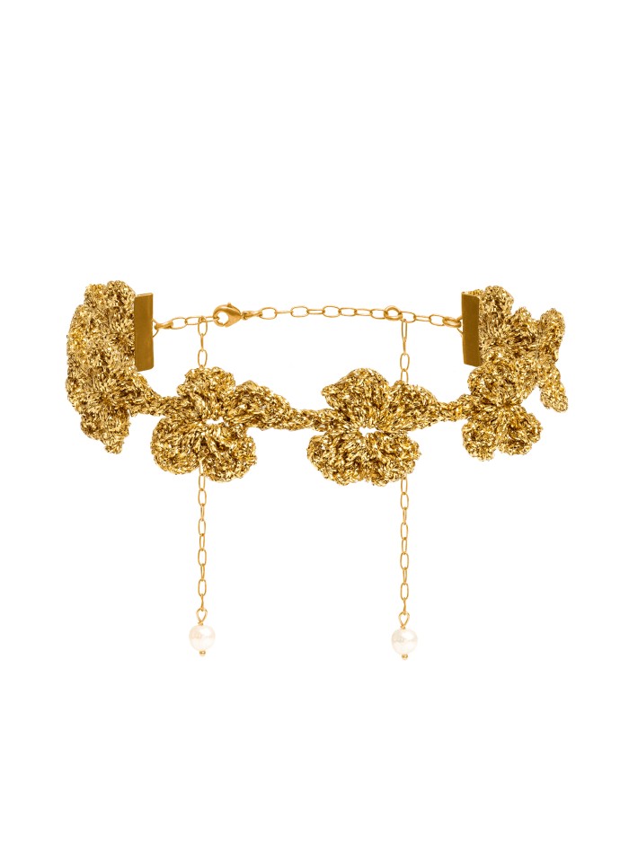 Golden flower-shaped choker with pearl finish