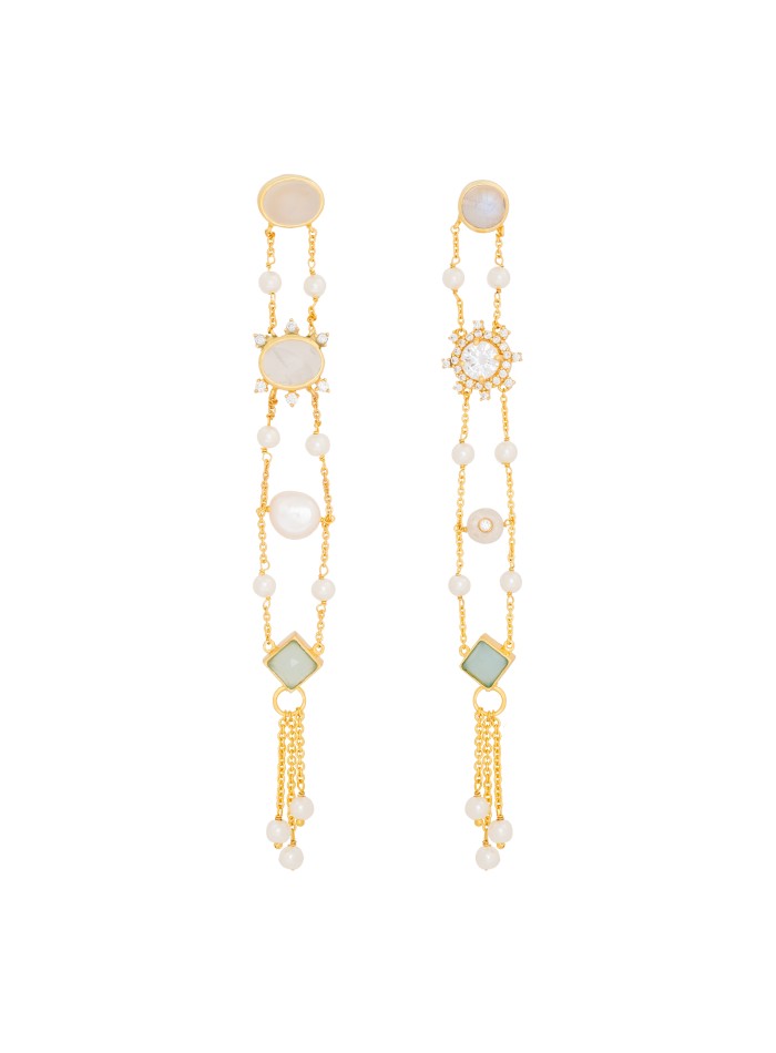 Longues boucles d'oreilles dorées avec détails en pierre
