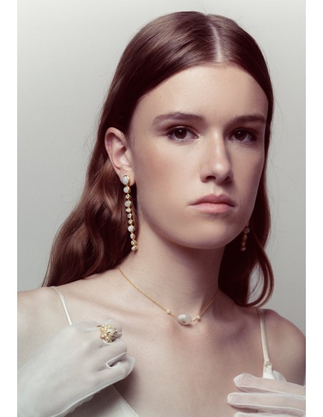 Longues boucles d'oreilles avec plusieurs pierres de lune