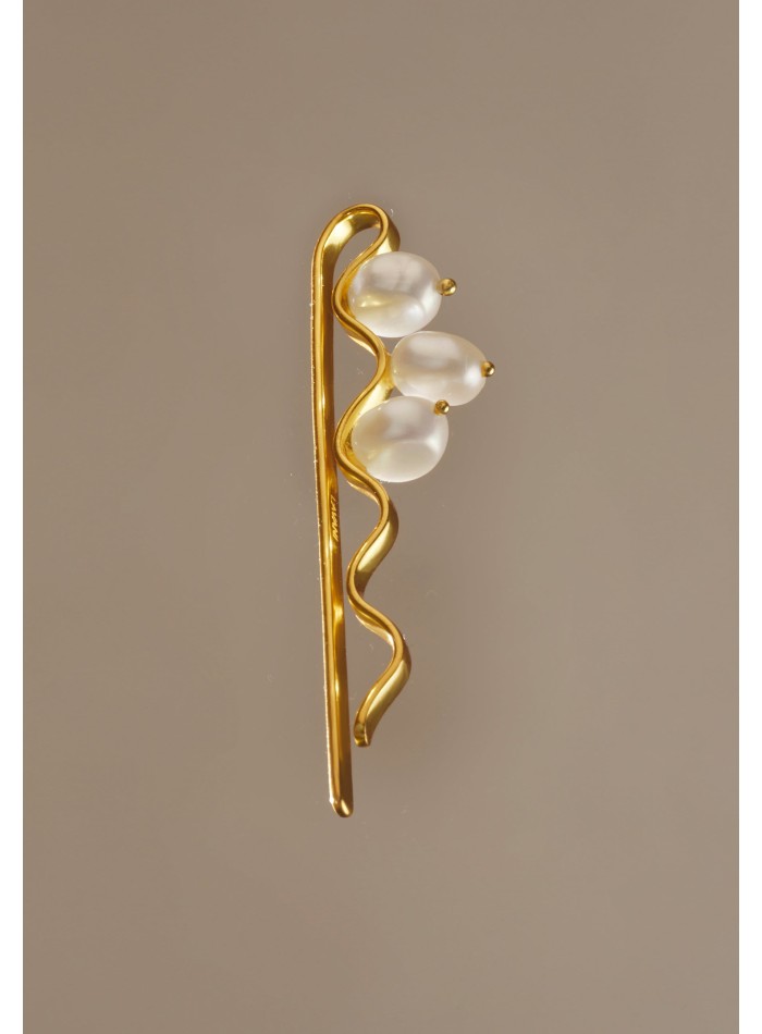 Horquilla dorada con perlas
