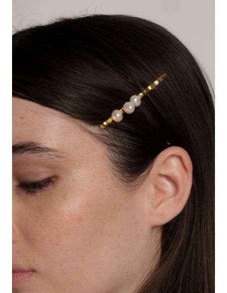 Horquilla dorada con perlas