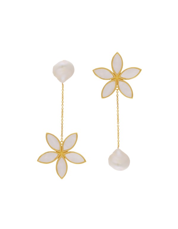 Boucles d'oreilles en or avec fleur de nacre 2