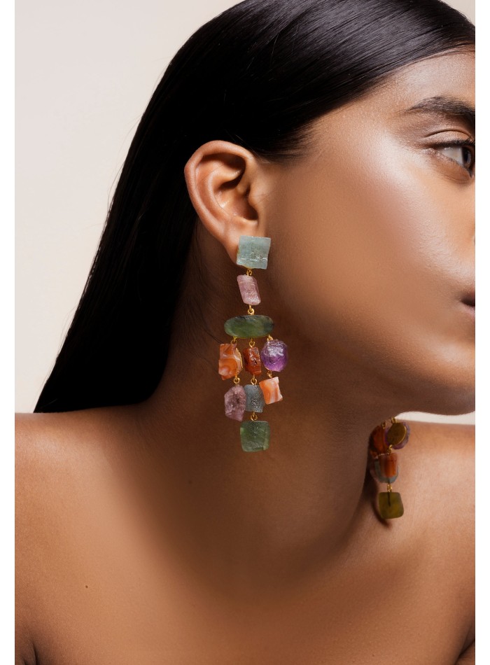 Long earrings with colored rhinestones