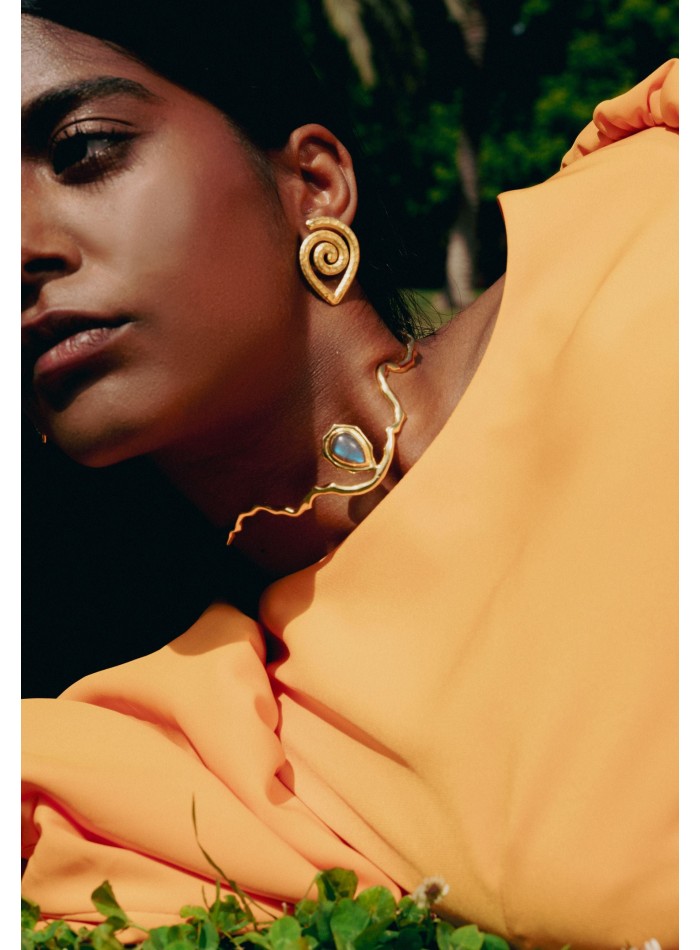 Gold Choker with Gray Semiprecious Stone -...