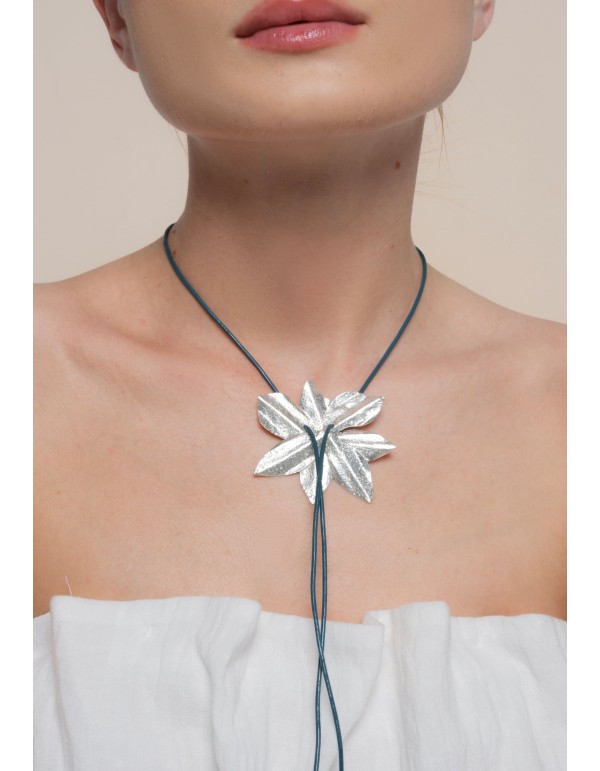 Collier fleur de lotus argenté 2