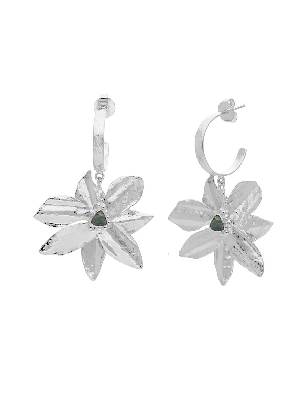 Boucles d'oreilles argentées en forme de fleur 2