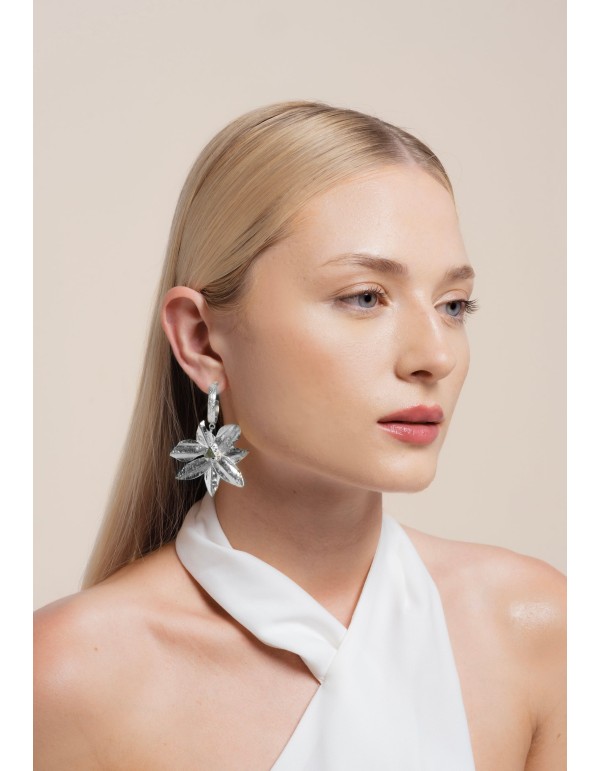 Boucles d'oreilles argentées en forme de fleur