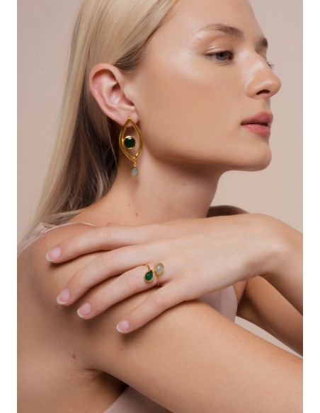 Boucles d'oreilles de fête en plaqué or avec des pierres vertes et bleues