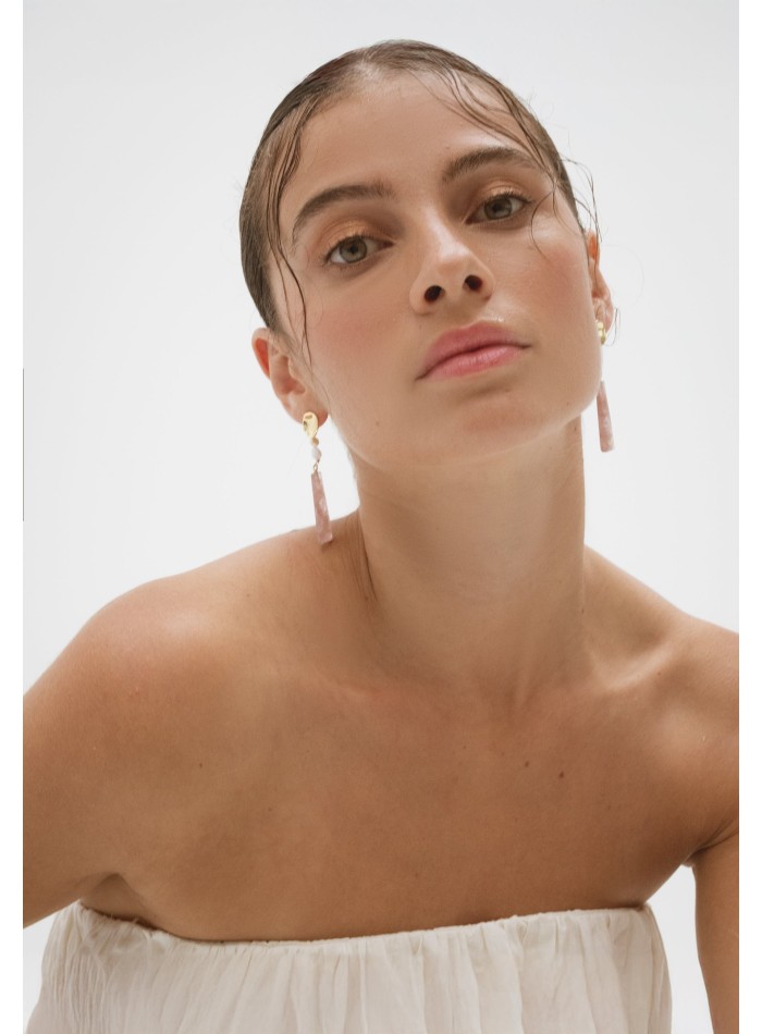 Pendientes largos con perlas y cuarzo rosa para invitada