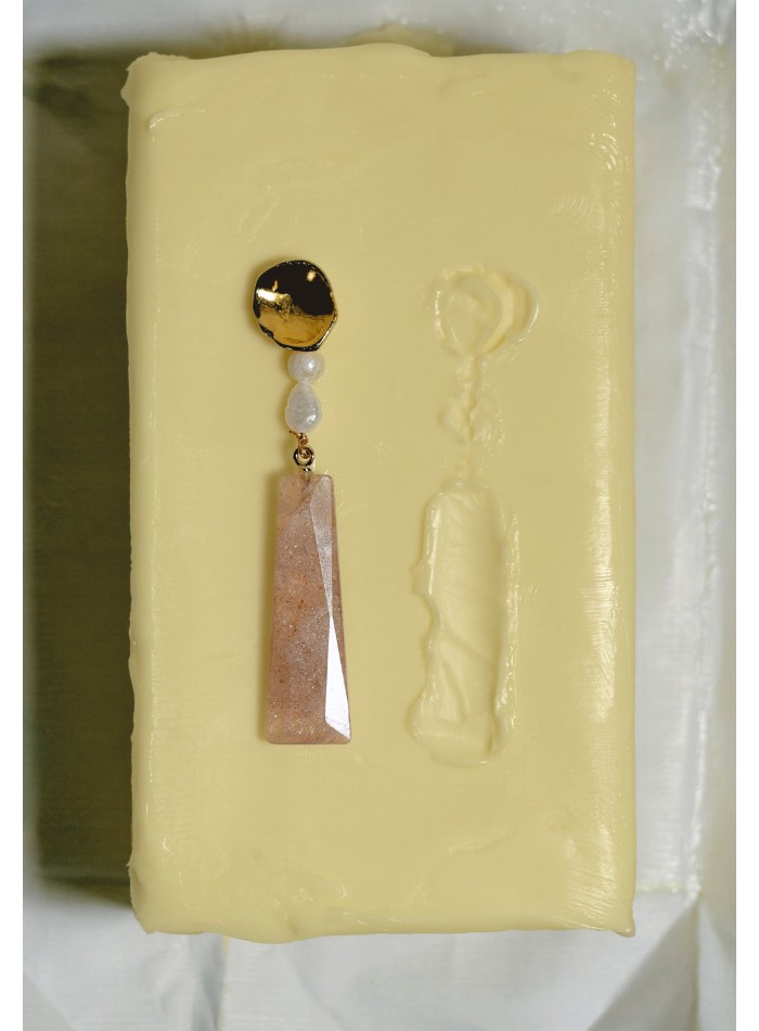 Pendientes largos con perlas y cuarzo rosa