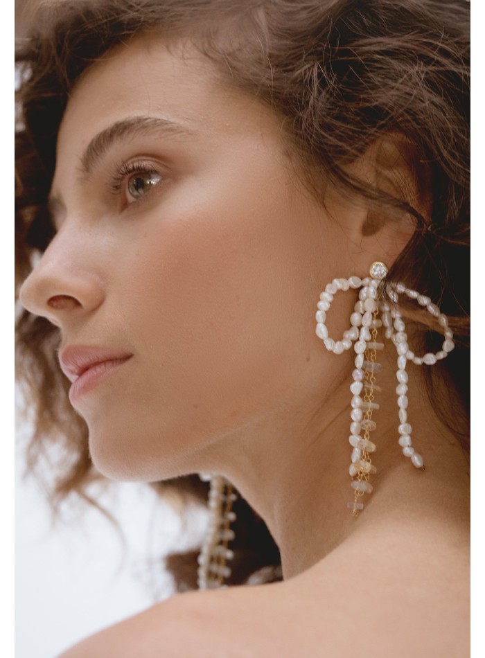 Pendientes en forma de lazo con perlas