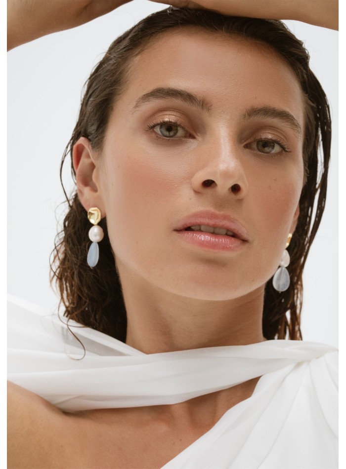 Pendientes con perlas y piedras celestes