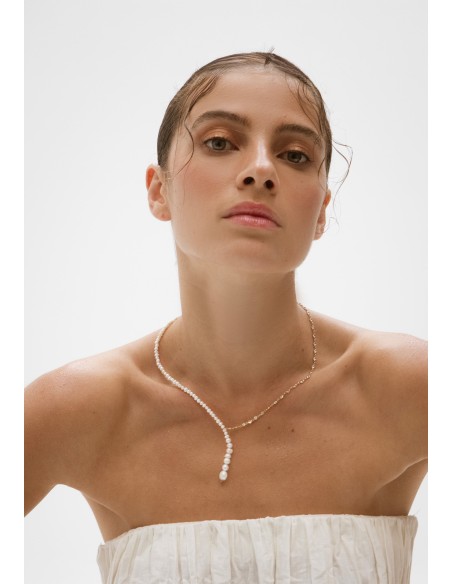 Long necklace with pearls and zircons