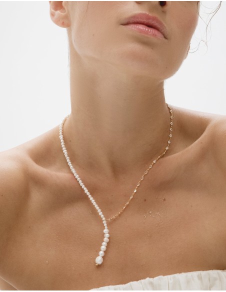 Collar largo con perlas y circonitas