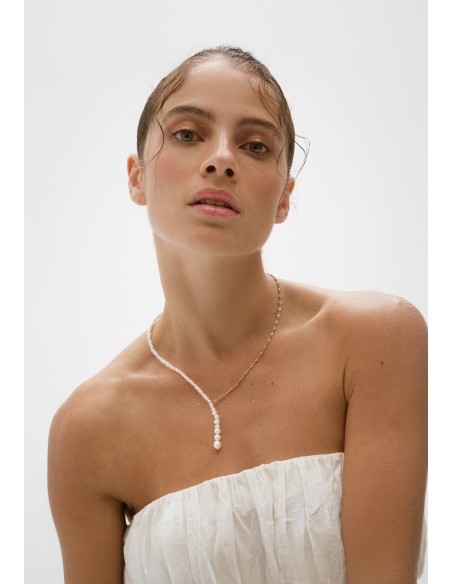 Long necklace with pearls and zircons