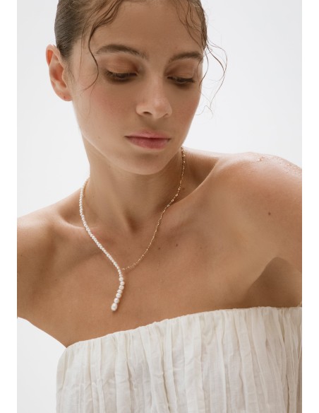 Collar largo con perlas y circonitas