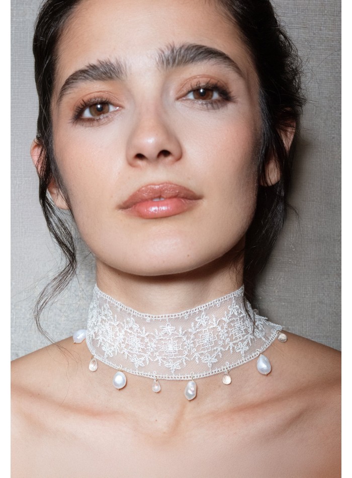 White party choker in japanese silk with pearls