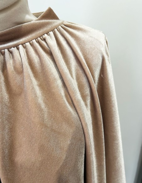 Velvet party cape with slit gold Velvet party cape with slit gold