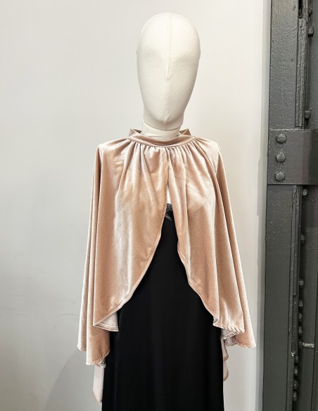 Velvet party cape with slit for guests Velvet party cape with slit for guests