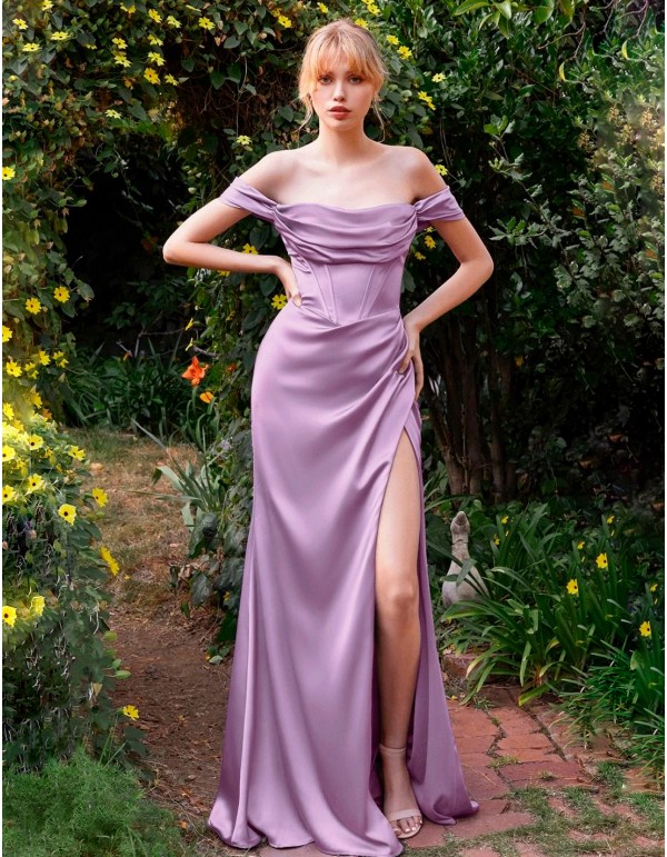 Robe longue de mariage en satin avec corset et encolure...