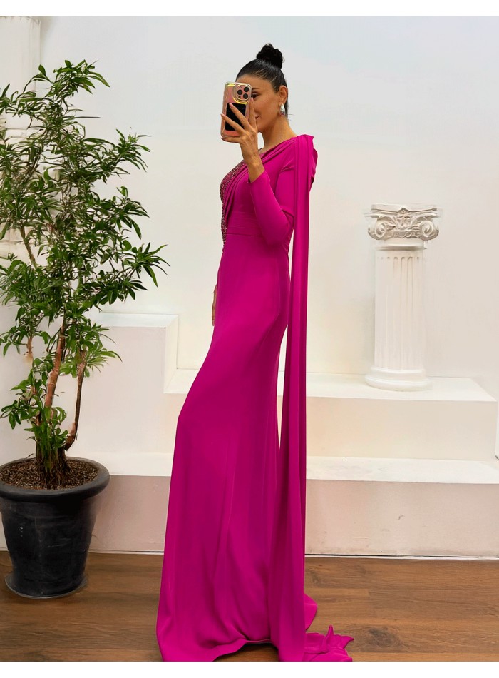 Cette robe de bal perlée