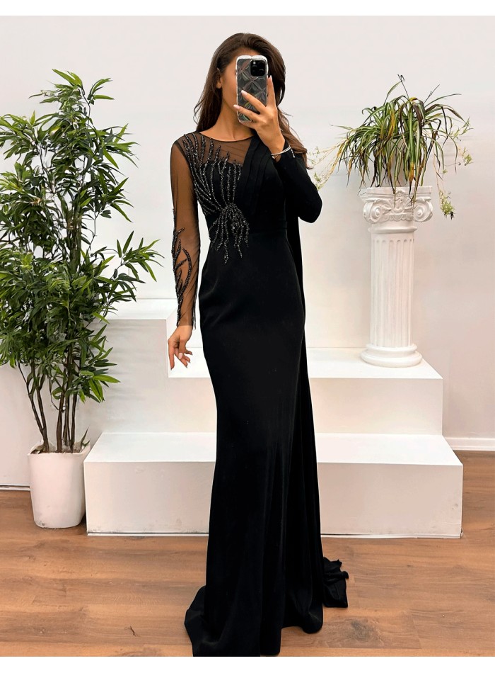 Vestido para invitada de boda, largo con pedrería decorativa y mangas largas en estilo sofisticado