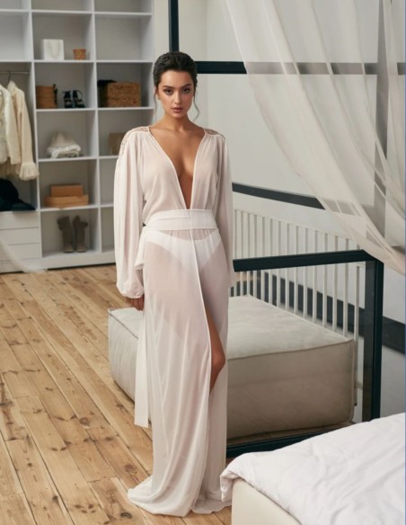 Fitted bridal gown with V-neckline and embroidered lace