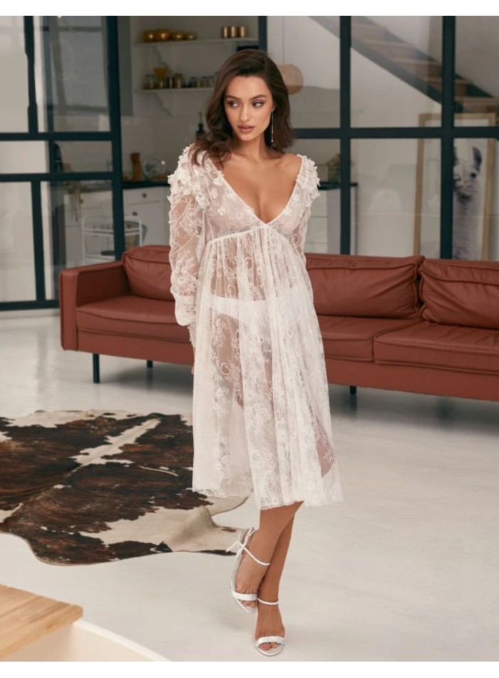 Lingerie wedding nightgown in lace with V-neckline