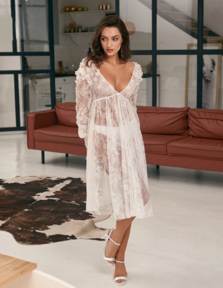 Lingerie wedding nightgown in lace with V-neckline