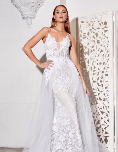Vestido de novia blanco en encaje con sobrefalda y escote en V Vestido de novia blanco en encaje con sobrefalda y escote en V
