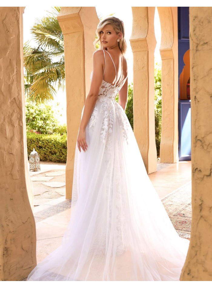 White wedding dress in lace with overskirt