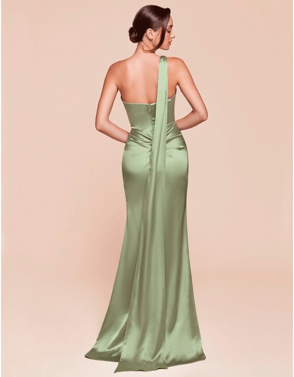 Longue robe de soirée en satin avec encolure asymétrique 2