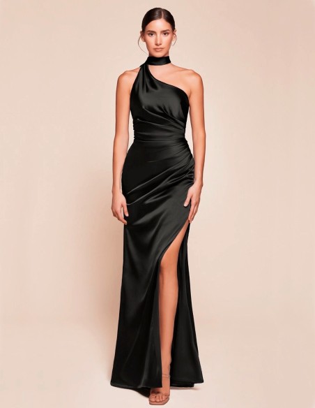 Vestido de fiesta largo satinado con diseño sofisticado para damas de honor o invitadas elegantes. Vestido de fiesta largo satinado con diseño sofisticado para damas de honor o invitadas elegantes.