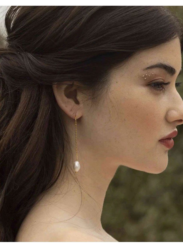 Longues boucles d'oreilles avec chaîne fine et...