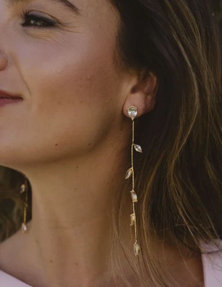 Longues boucles d'oreilles avec mini feuilles de zirconium