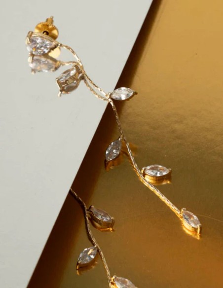 Long earrings with mini zirconia leaves