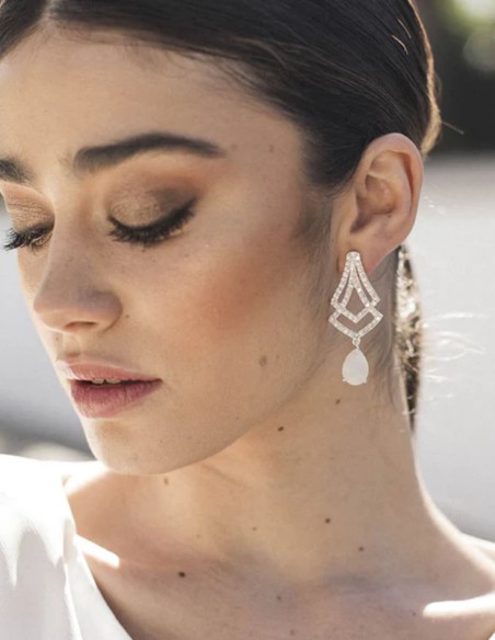 Boucles d'oreilles de fête avec zircon cubique et pierre blanche