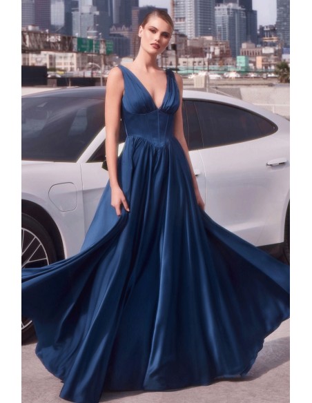 Robe de soirée en satin avec corsage et bretelles