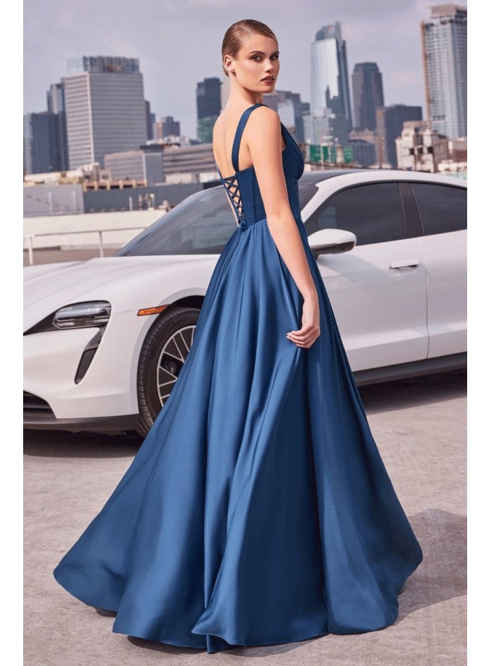 Robe de soirée en satin avec corsage et bretelles