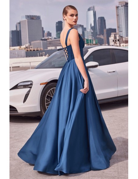 Robe de soirée en satin avec corsage et bretelles