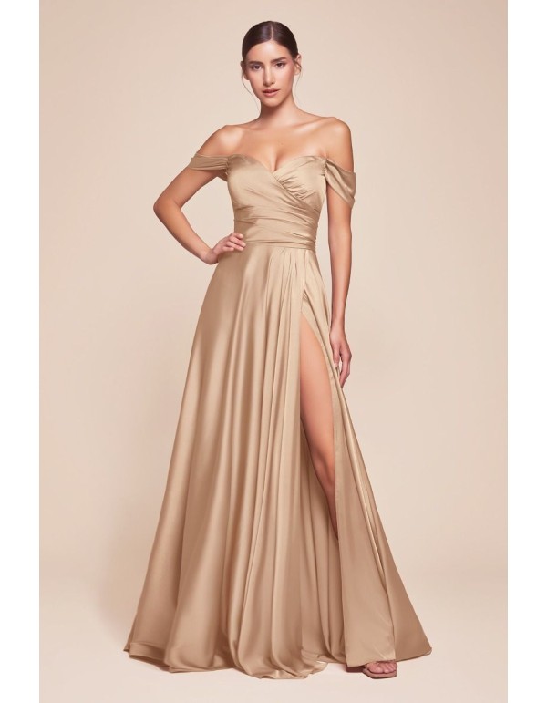 Longue robe de soirée en satin avec décolleté en cœur et... 2