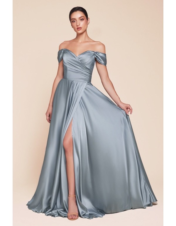 Longue robe de soirée en satin avec décolleté en cœur et...