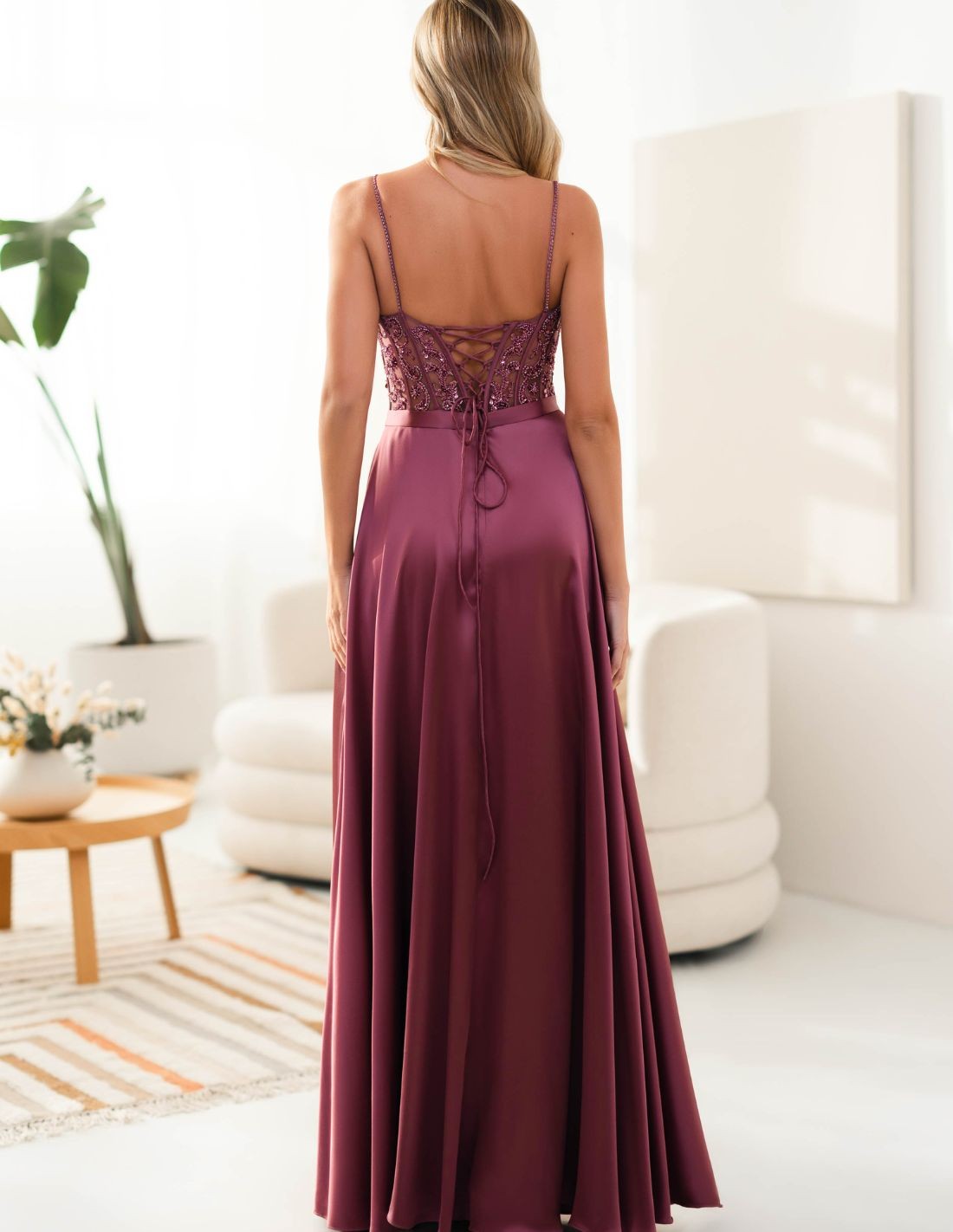 Vestido Largo Para Invitada Con Tirante Fino Y Pedrer a INVITADISIMA
